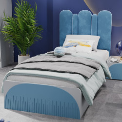 Çilek gənc çarpayı