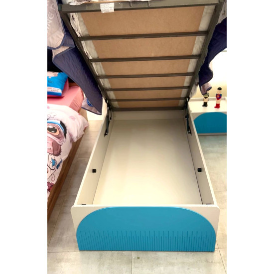 Çilek gənc çarpayı